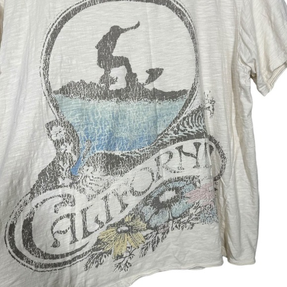 Magnolia Pearl Cream Graphic Tee - Picture 4 of 9